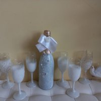 Булчински комплект -бутилка ,  6 чаши и гълъбчета, снимка 2 - Декорация за дома - 38404409