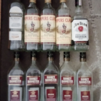 Продавам празни бутилки от уиски, ракия и джин, снимка 3 - Буркани, бутилки и капачки - 39465332