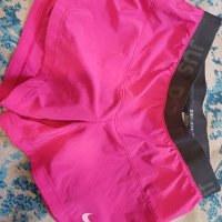 Nike шорти с клин XS, снимка 2 - Къси панталони и бермуди - 42132506