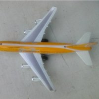 Метален модел на самолет Боинг - 727 Джъмбо джет, снимка 2 - Влакчета, самолети, хеликоптери - 42674834