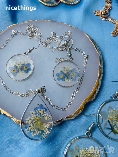 Комплект колие и обеци с незабравки, снимка 1