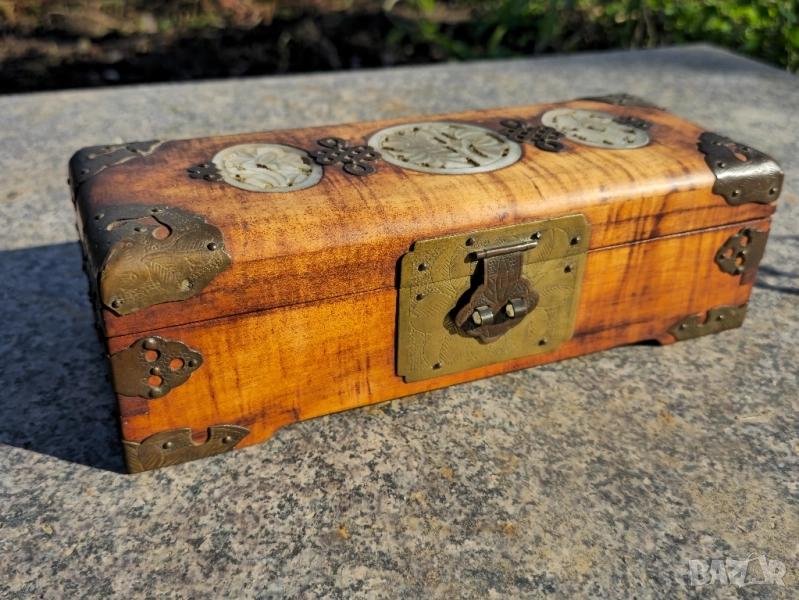 Кутия за бижута от дърво Vtg с азиатски дизайн резбован нефрит, снимка 1