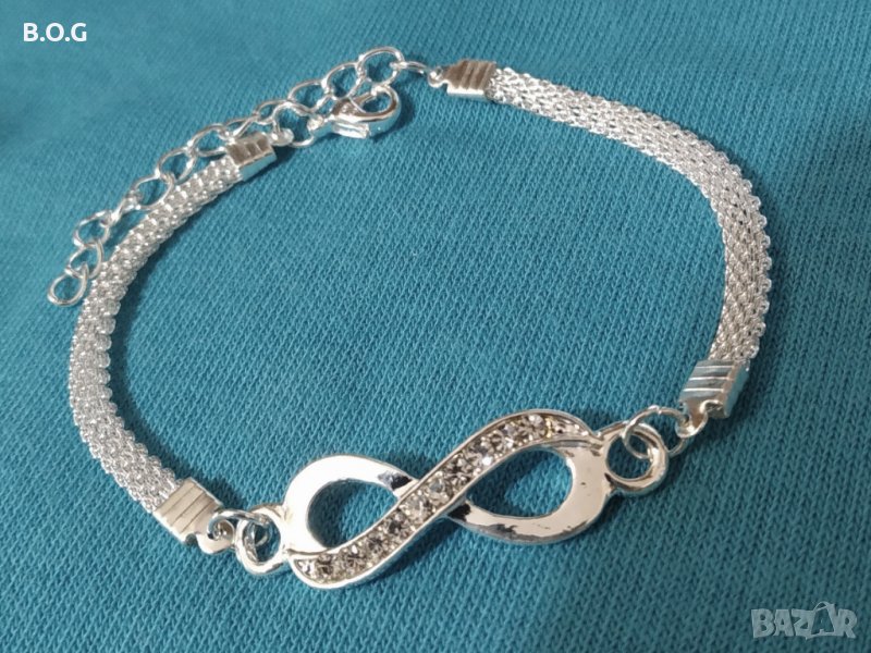 Нова, сребърна масивна гривна. Поставена в подарчна кутия., снимка 1