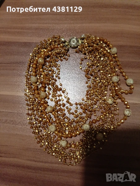 продавам ефектна огърлица в приятен златист цвят, снимка 1