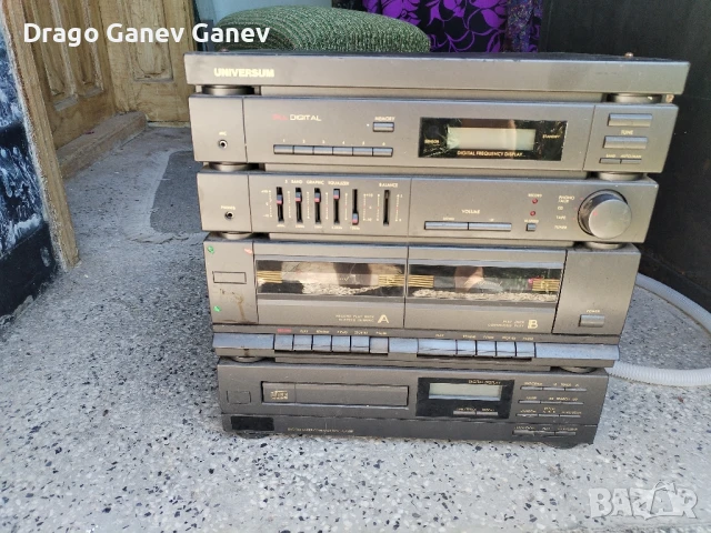 Универсум с две касети, диск и радио. 