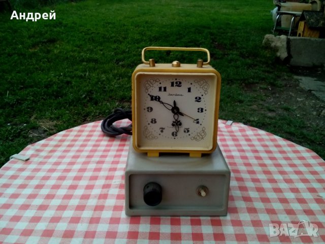Стар часовник,часовников механизъм Янтар,Jantar, снимка 1 - Други ценни предмети - 29141669