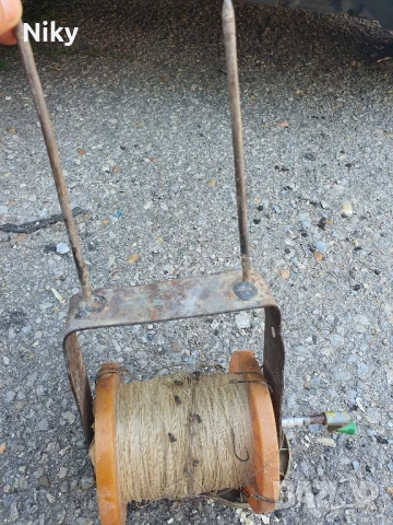 Ръчна макара с риболовна корда 