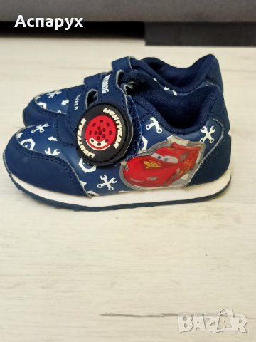 Детски олекотени маратонки Маккуин с лепки 21 номер, снимка 2 - Детски маратонки - 42766103