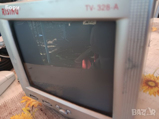 Телевизор портативен RISING, снимка 3 - Телевизори - 42774451