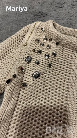 Пуловер с камъни