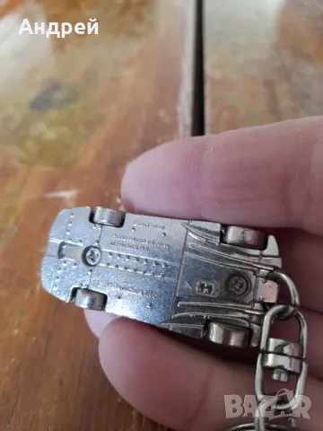 Стар ключодържател Enzo Ferrari, снимка 4 - Колекции - 48632376