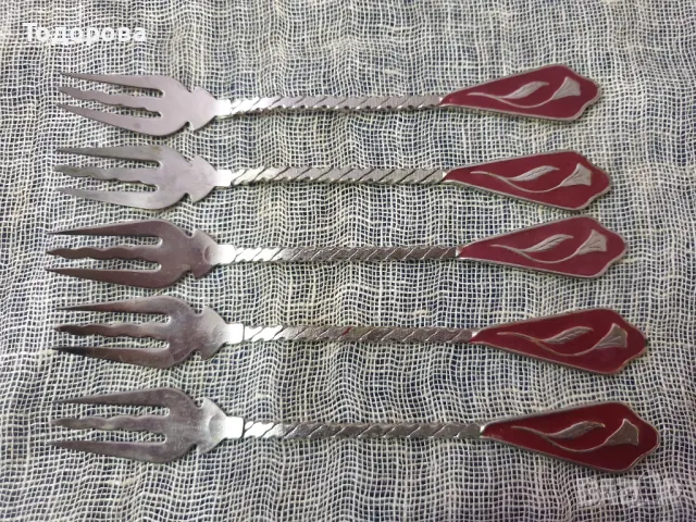 Комплект вилички и лъжички с червен емайл, снимка 3 - Прибори за хранене, готвене и сервиране - 49026843