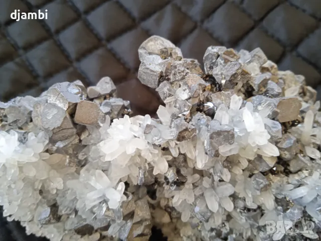 №146,Кварц,Кварцова друза,Кварц със сфалерит,галенит и хлорит,Кристали,Минерали,Родопи,, снимка 5 - Декорация за дома - 47671548