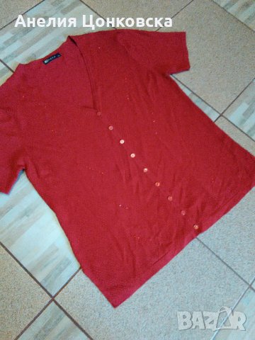 Елегантна блузка в червено