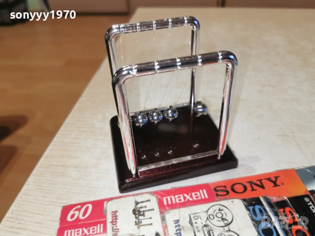 Люлката на Нютон 9Х9Х8СМ 1601261541, снимка 12 - Колекции - 53122835