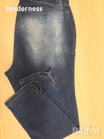 Елегантни дамски дънки с интересен крачол.