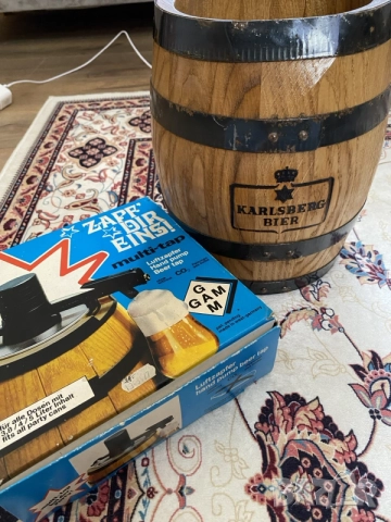 Ретро диспенсър за бира Gam Multi-Tap с дървено буре Karlsberg Bier, снимка 2 - Други стоки за дома - 55750769