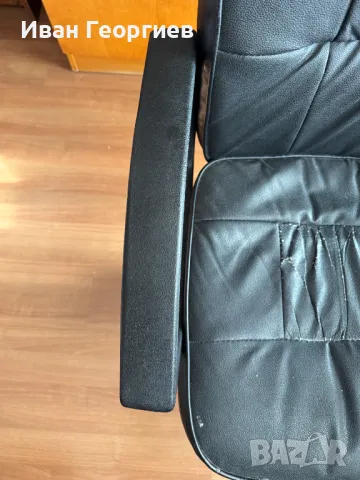 Офис стол  от изкуствена кожа с облегалки за ръцете, на колела , снимка 5 - Столове - 48654485