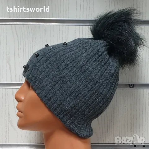 Нова зимна дамска шапка с камъчета в сив цвят с пух/помпон, снимка 3 - Шапки - 47928050