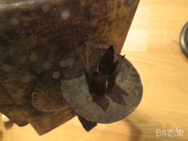 Старинен метален свещник с свещ от 70те с надпис - занаятчийска красива изработка за твоята механа, снимка 3 - Декорация за дома - 39120616