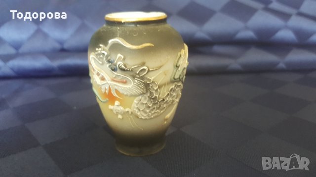 Порцеланова миниатюрна японска вазичка