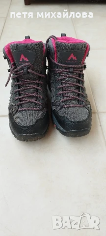 туристически обувки 