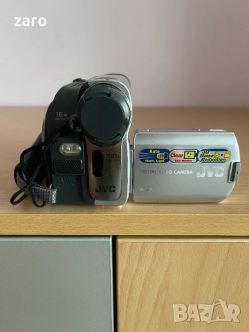 Видеокамера JVC