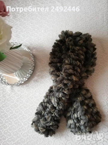 Вълнен шал, снимка 3 - Шалове - 52343574