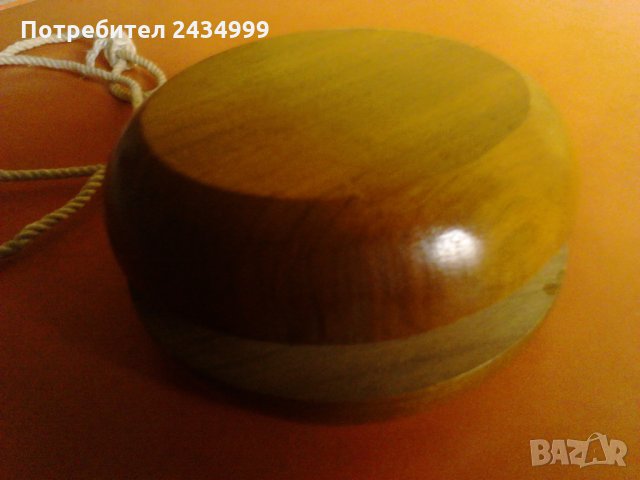 Продавам голямо дьрвено американско йо-йо от 1950-те.