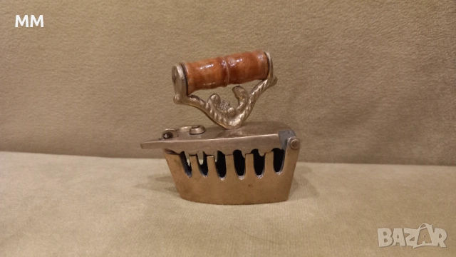 Стара декоративна ютия, снимка 3 - Антикварни и старинни предмети - 53158896