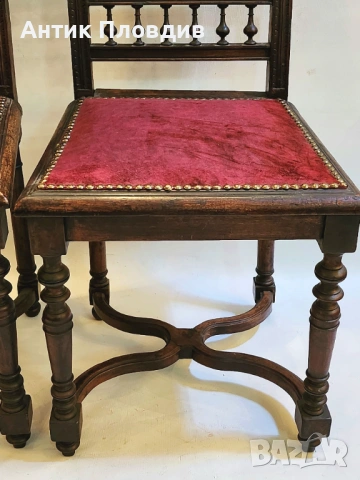 Комплект от четири антикварни орехови стола в стил нео-ренесанс, снимка 5 - Столове - 53381062