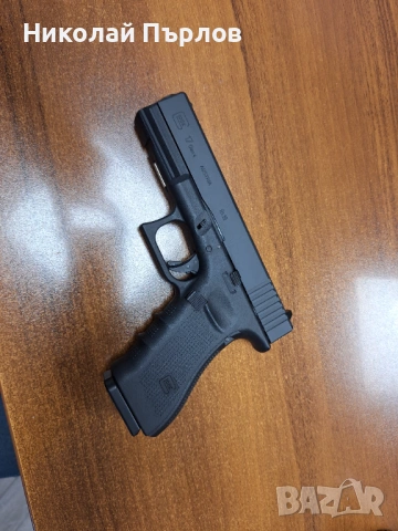 Въздушен пистолет Umarex Glock 17 Gen 4 Black 4.5mm, снимка 2 - Въздушно оръжие - 54303714
