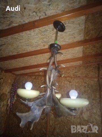 Ръчно изработен таванен полилей от 5 броя еленски рога.  Нестандартен и интересен полилей, който зад, снимка 5 - Полилеи - 42725986