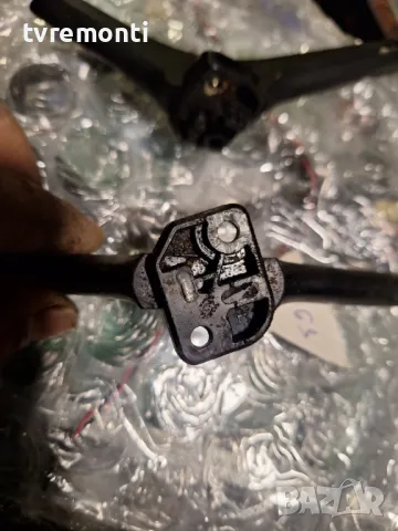 крачета оригинална стойка телевизор HISENSE модел 32A4BG, снимка 2 - Стойки, 3D очила, аксесоари - 49734296