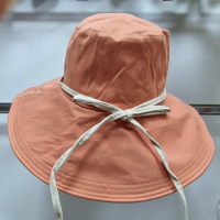 Красива дамска шапка с панделка в модерни нежни цветове, снимка 4 - Шапки - 44742755