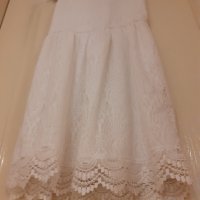 Нежна бяла дантелена рокличка на НМ, снимка 2 - Детски рокли и поли - 42090192