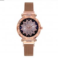 Дамски часовник с кристали и магнитна верижка., снимка 2 - Дамски - 29413221