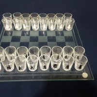 Стъклен шах-Игра за пиене.Фигурите на шаха са чашки., снимка 2 - Антикварни и старинни предмети - 29160978