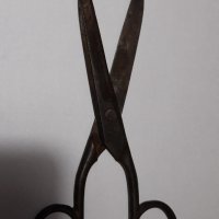 Старинна ножица, ръчна изработка , снимка 1 - Антикварни и старинни предмети - 36835487
