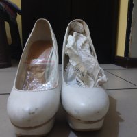 Бели елегантни обувки, снимка 2 - Дамски обувки на ток - 29884592