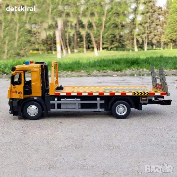 Макетен модел на Камион платформа - Пътна помощ 1:24 , снимка 1