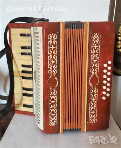 Стар руски акордеон, детски, в куфар, снимка 1