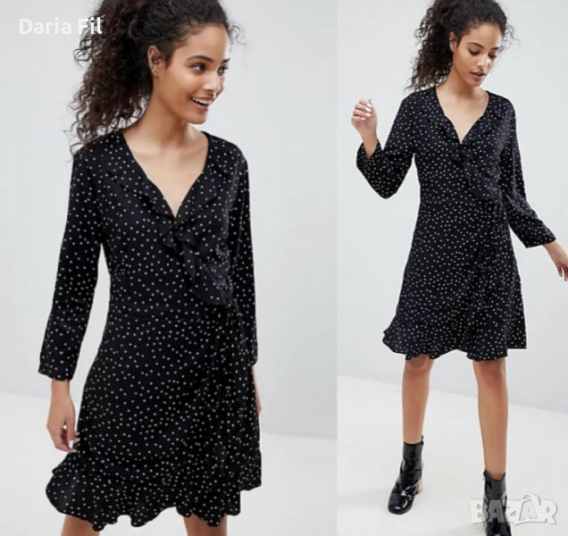СУПЕРТЪНИЧКА черна рокля на ситни бели точици - тип "прегърни ме" с къдрички, снимка 1
