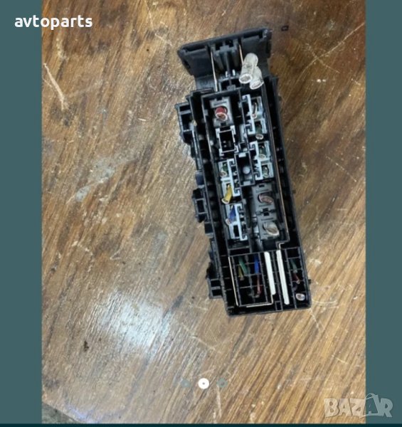 Nissan x-trail 2003година бушонно табло, снимка 1