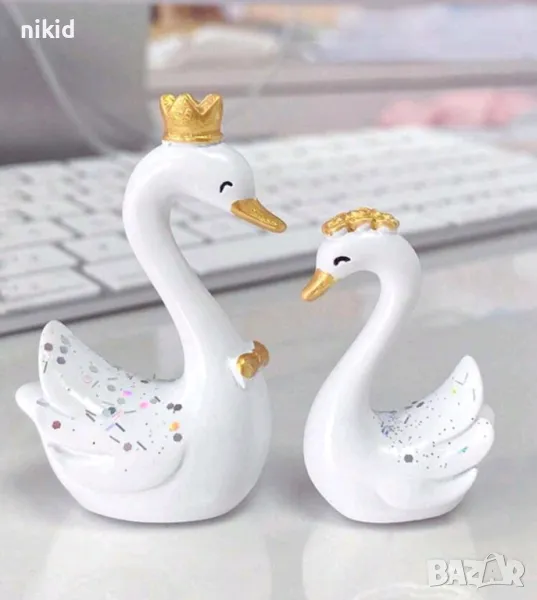 Двойка бели лебеди лебед фигурка фигурки от смола украса за торта и др фигурка лебед , снимка 1