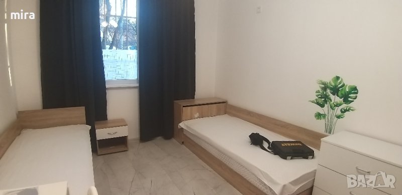 обзаведена стая Редута след основен ремонт с чисто нови мебели , снимка 1