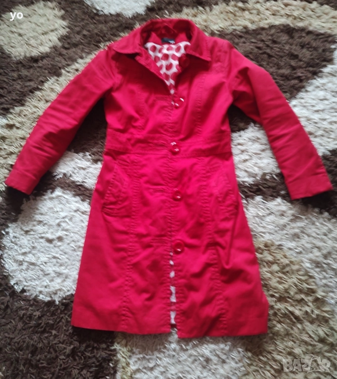 Червен тренчкот , снимка 1