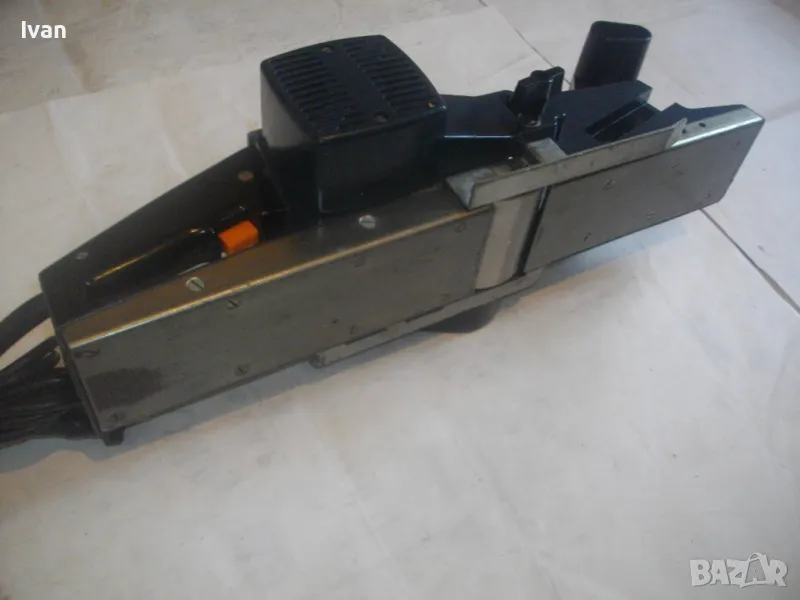 ГОЛЯМО ПРОФЕСИОНАЛНО ЕЛЕКТРИЧЕСКО РЕНДЕ 900 ВАТА 45СМ 6,0КГ AEG Старо качество ОТЛИЧНО 75мм ножове , снимка 1