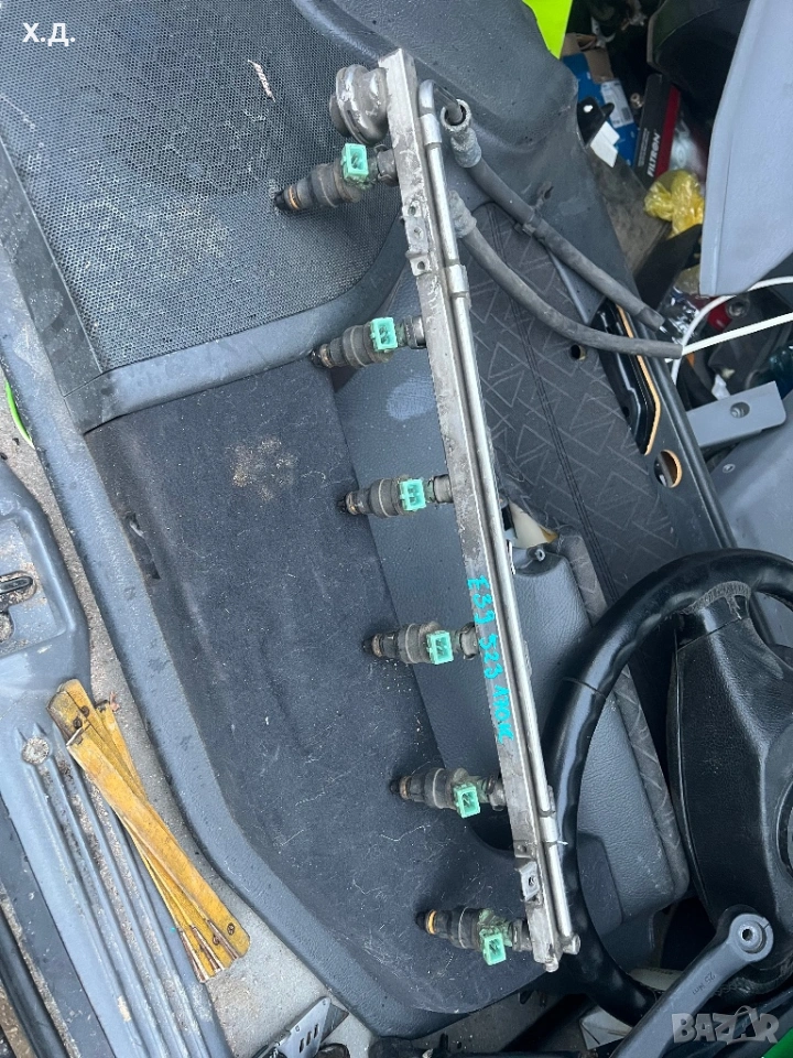 Бензинова рейка с инжектори от БМВ Е39 523i 170кс , снимка 1