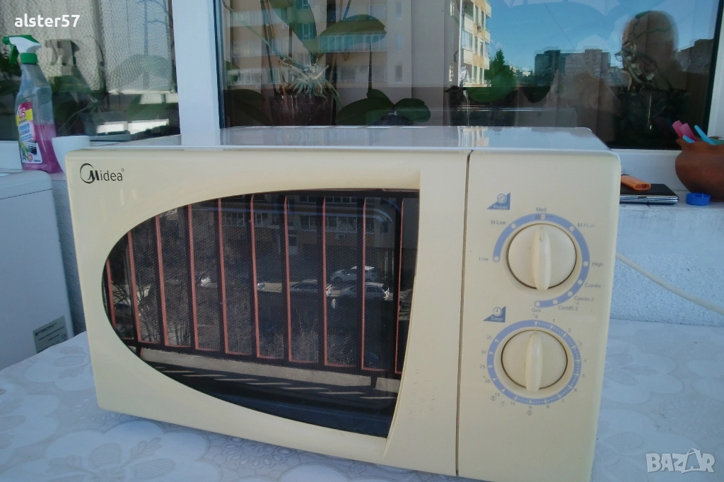 Микровълнова печка Midea MG820AOB с грил, снимка 1